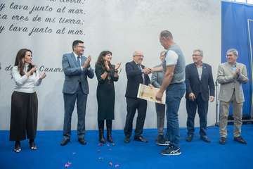 El Cabildo homenajea a varios teldenses en su brindis navideño (Foto TA)